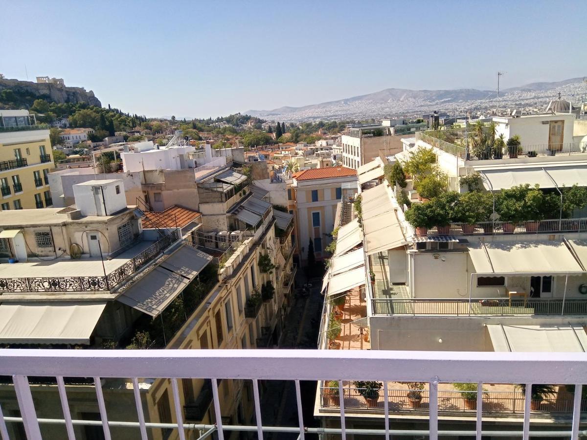 Unique Location With Rooftop View Apartment *